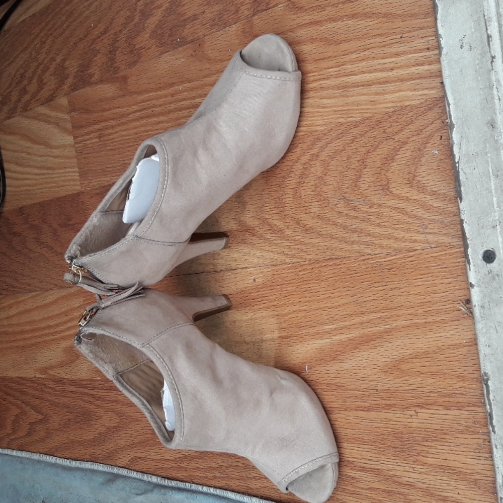 Last Chance Sale! Madden Girl Heels, size 5 1/2